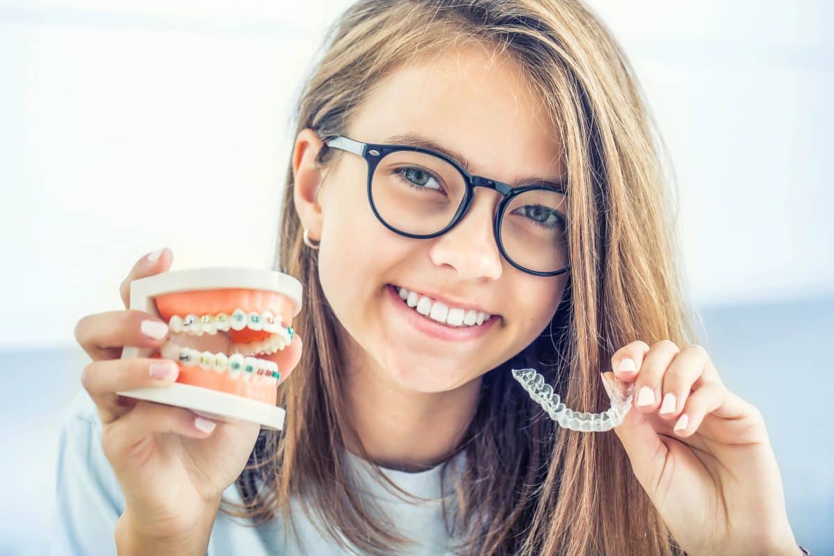 Invisalign vs Braces for Adults: How to Choose the Right Option for Your Smile